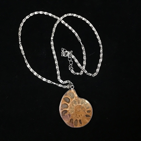 Fossil charm necklace - Picture 1 of 1